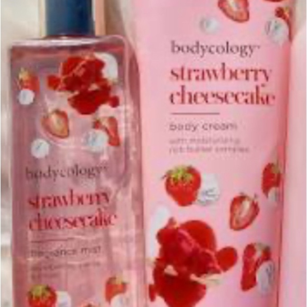 ‘Bodycology’ Strawberry Cheesecake Body Cream and Mist Set